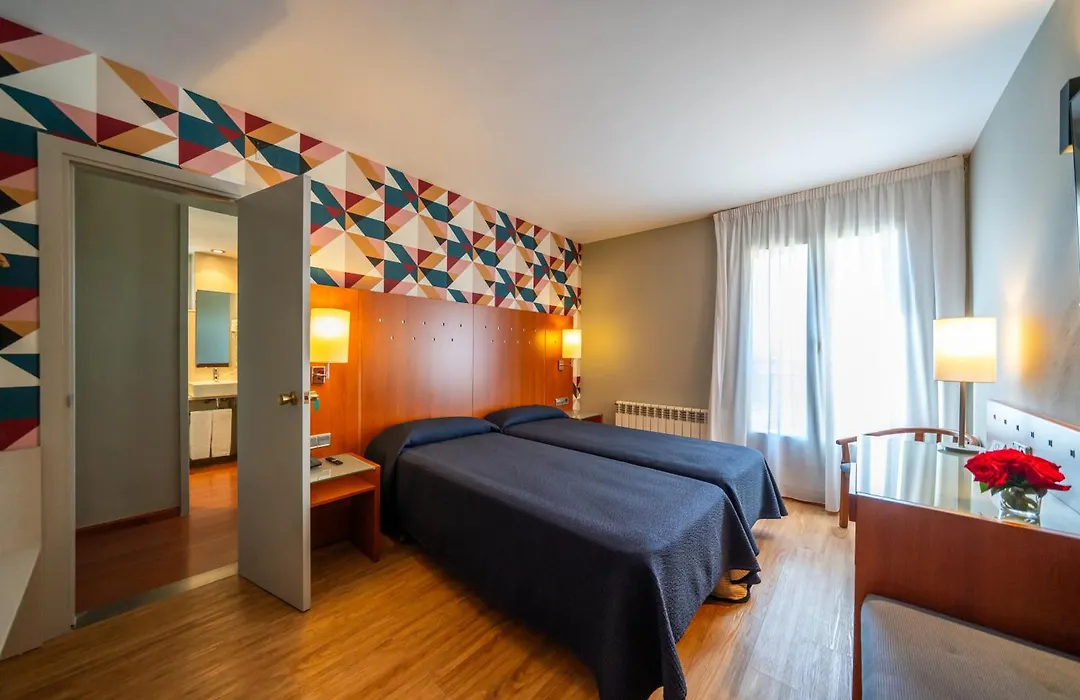 Hotel J. Balmes Vic-1